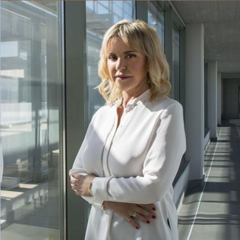 Julia Tsetis Profile Picture